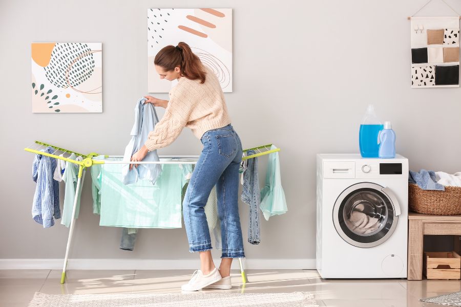 Saving Energy by Drying Clothes Manually