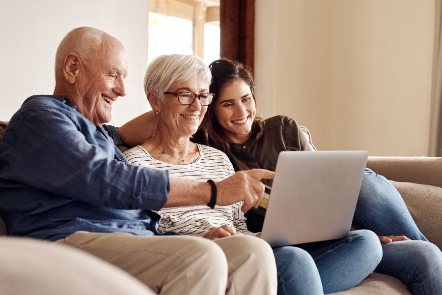 elderly-couple-with-daughter-laptop