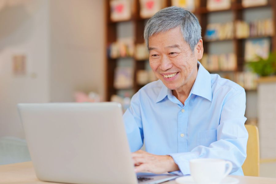 elderly-man-using-laptop